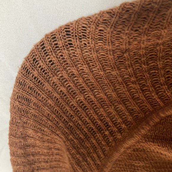 Banana Republic: Rust colored, oversized, sheer shoulders, lightweight sweater-S - Picture 8 of 16